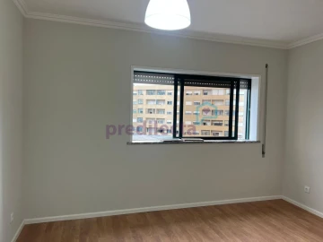 Apartamento T1 para Venda em Paranhos