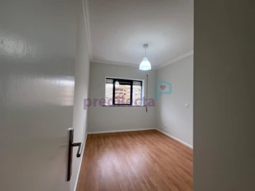 Apartamento T1 para Venda em Paranhos