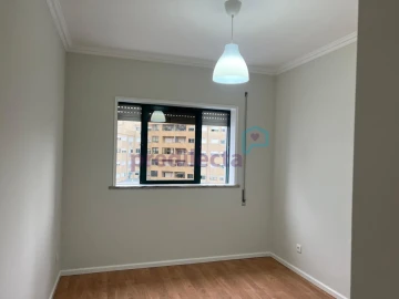 Apartamento T1 para Venda em Paranhos