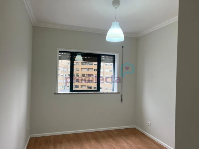 Apartamento T1 para Venda em Paranhos Foto 8