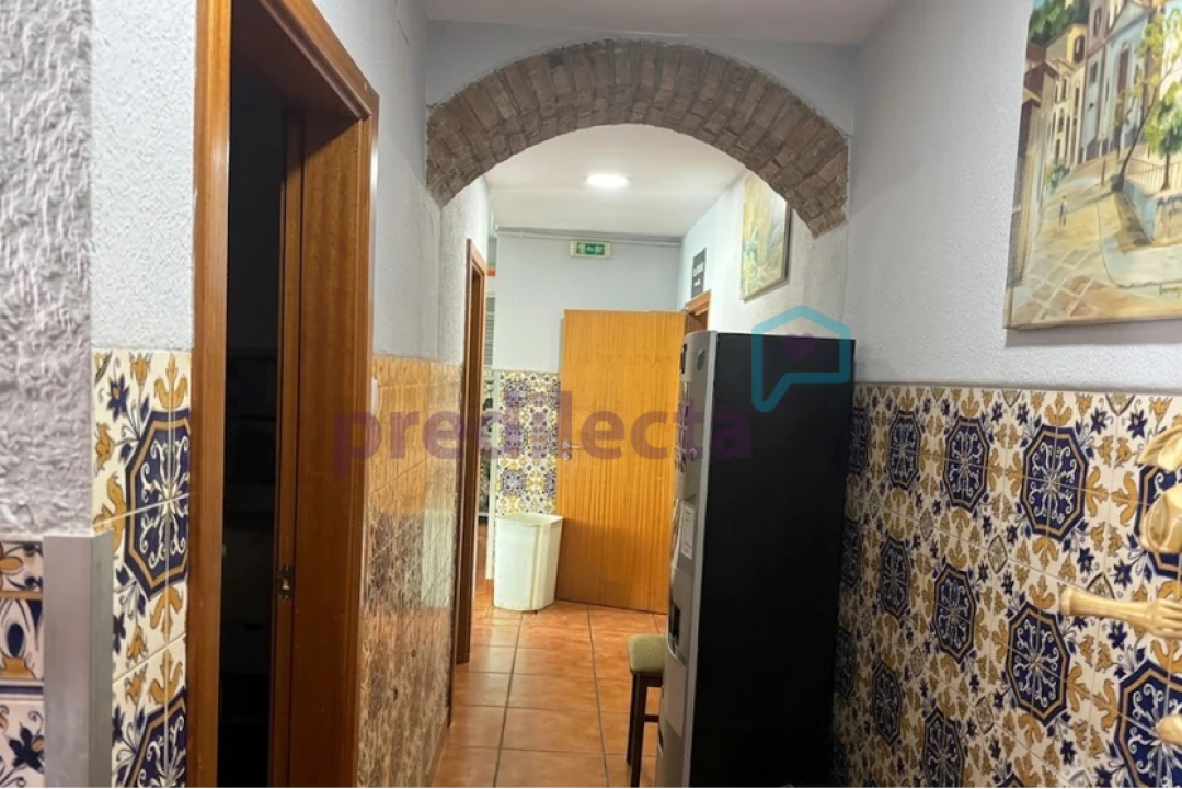Loja para Arrendamento em Paranhos Foto 4