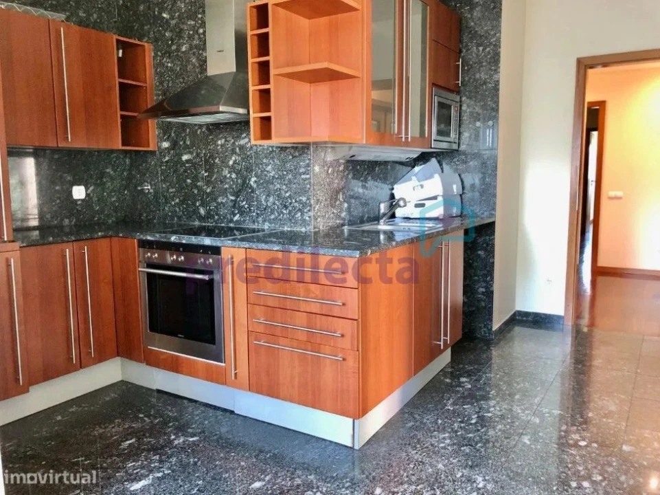 Apartamento T2 para Arrendamento em Paranhos Foto 2