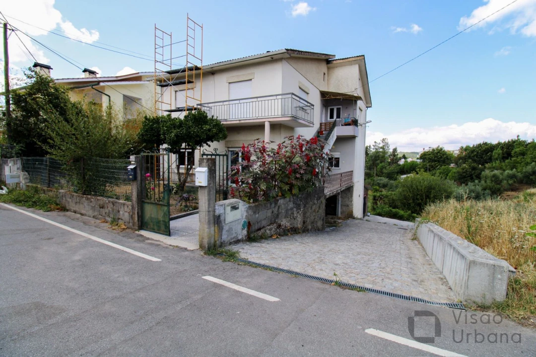Apartamento T3 para Venda em Mundão Foto 1