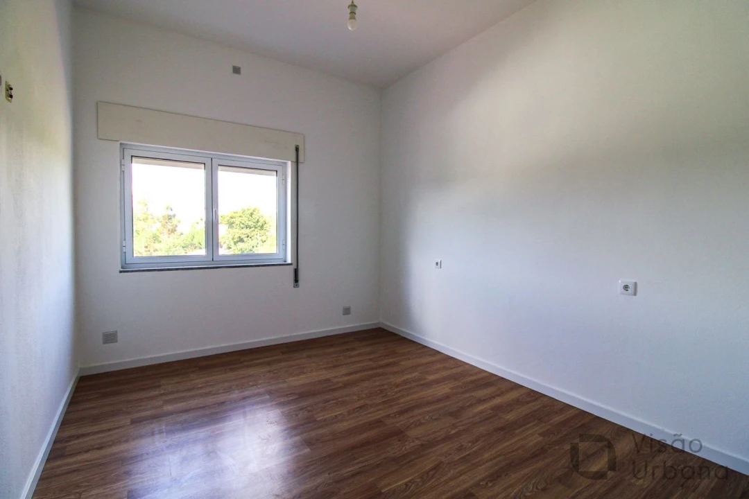 Apartamento T3 para Venda em Mundão Foto 9