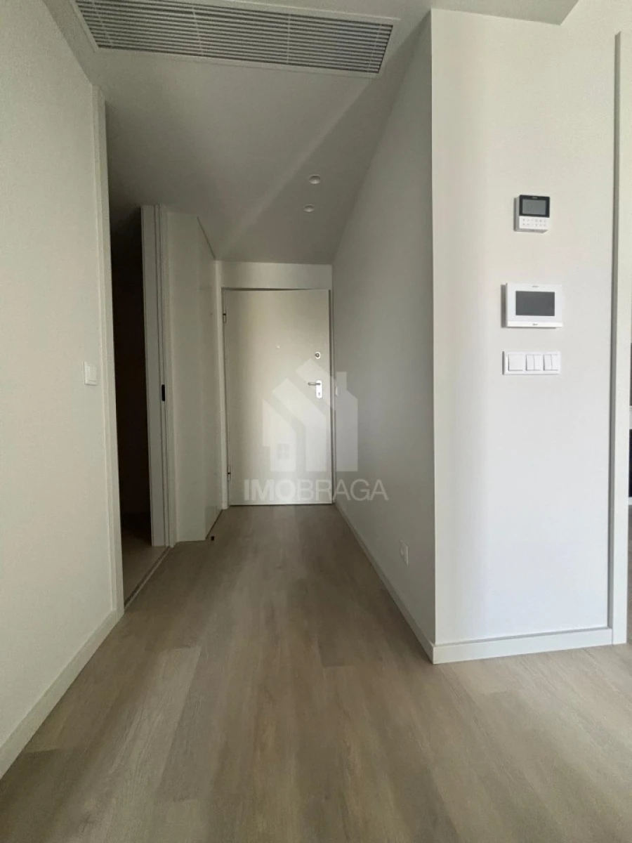 Apartamento T1 para Venda em Azurem Foto 3