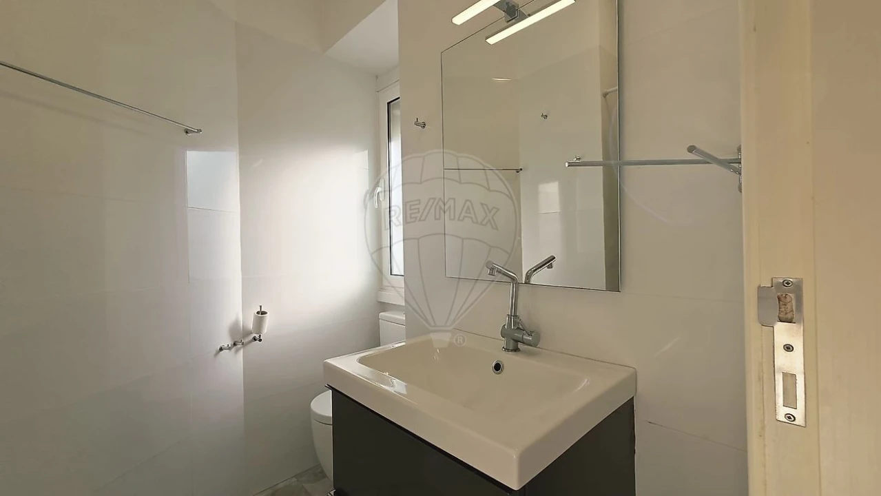 Apartamento T3 para Arrendamento em Alvalade Foto 14