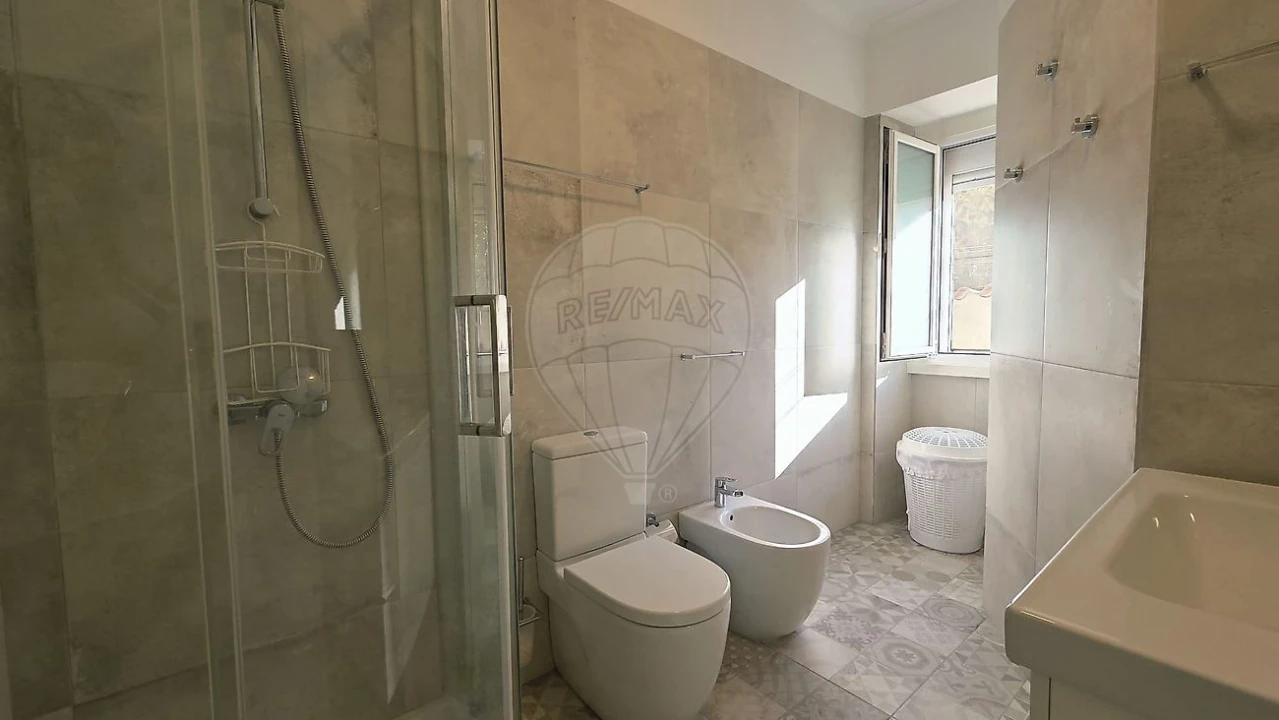 Apartamento T3 para Arrendamento em Alvalade Foto 17