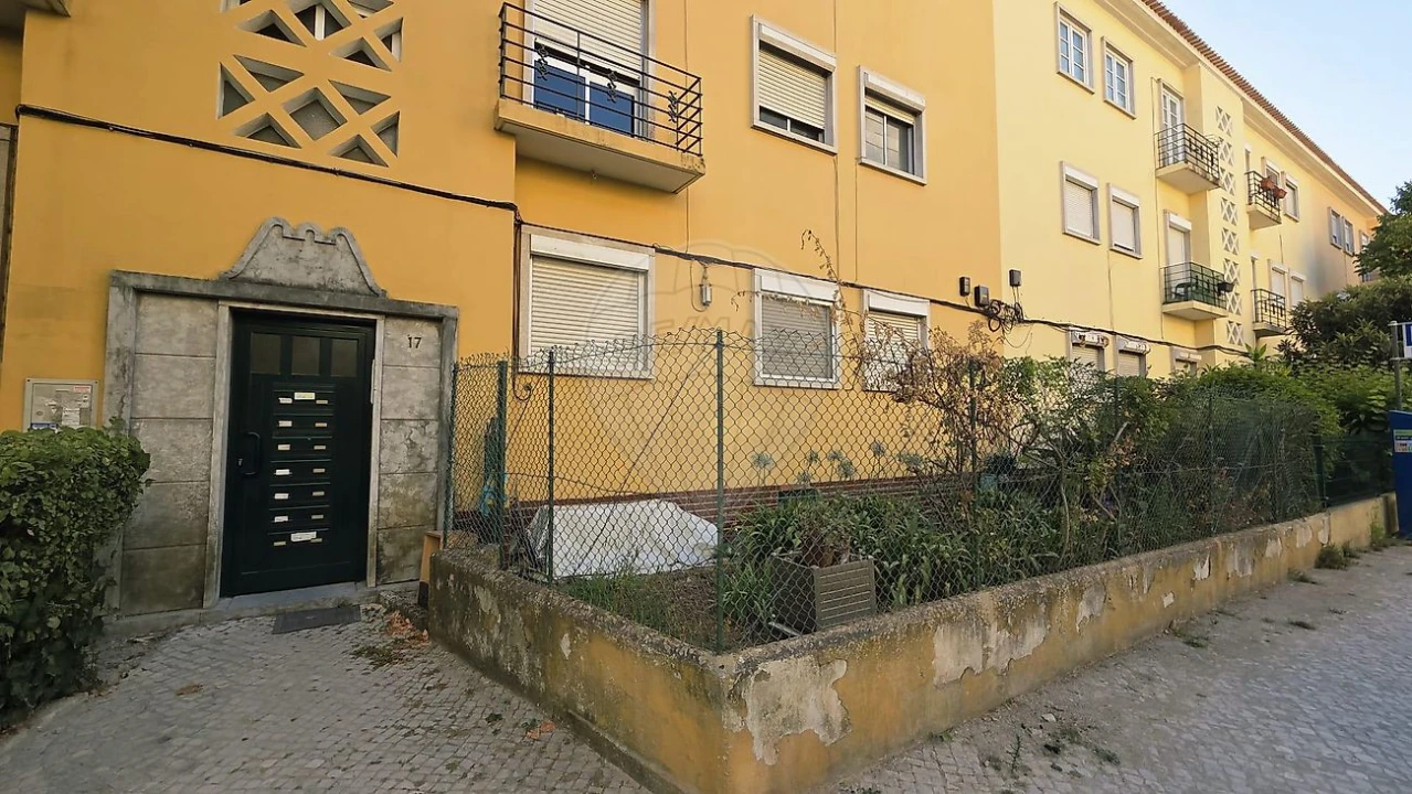 Apartamento T3 para Arrendamento em Alvalade Foto 3