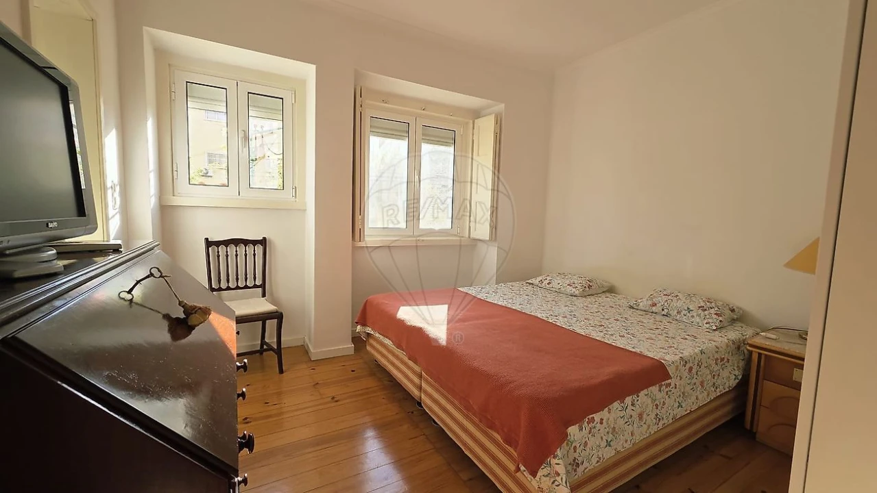 Apartamento T3 para Arrendamento em Alvalade Foto 6