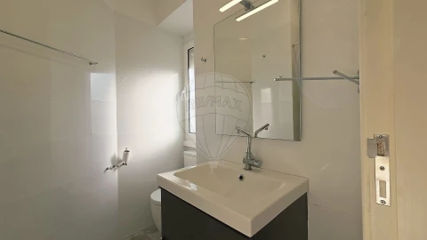 Apartamento T3 para Arrendamento em Alvalade
