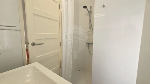 Apartamento T3 para Arrendamento em Alvalade