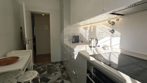 Apartamento T3 para Arrendamento em Alvalade