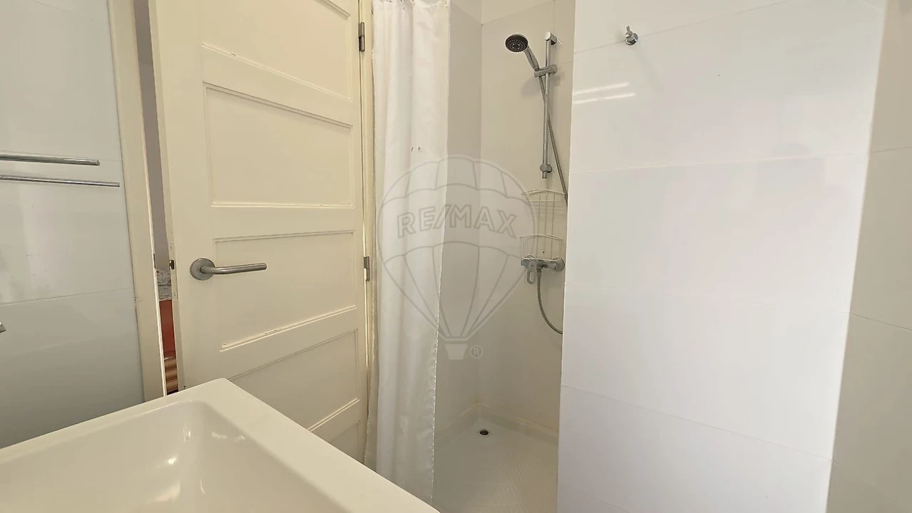 Apartamento T3 para Arrendamento em Alvalade Foto 16