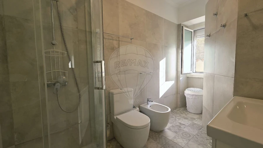 Apartamento T3 para Arrendamento em Alvalade Foto 17
