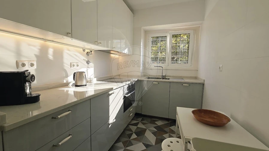 Apartamento T3 para Arrendamento em Alvalade Foto 2