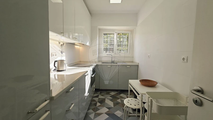 Apartamento T3 para Arrendamento em Alvalade Foto 4