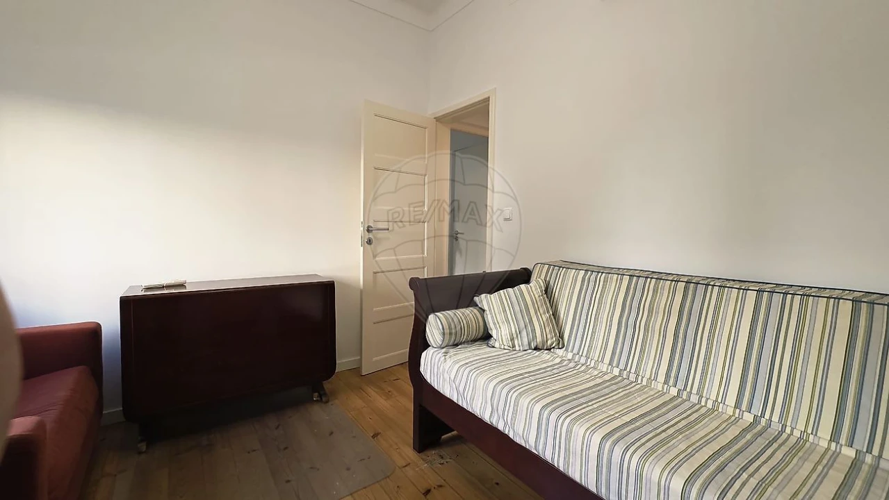 Apartamento T3 para Arrendamento em Alvalade Foto 9