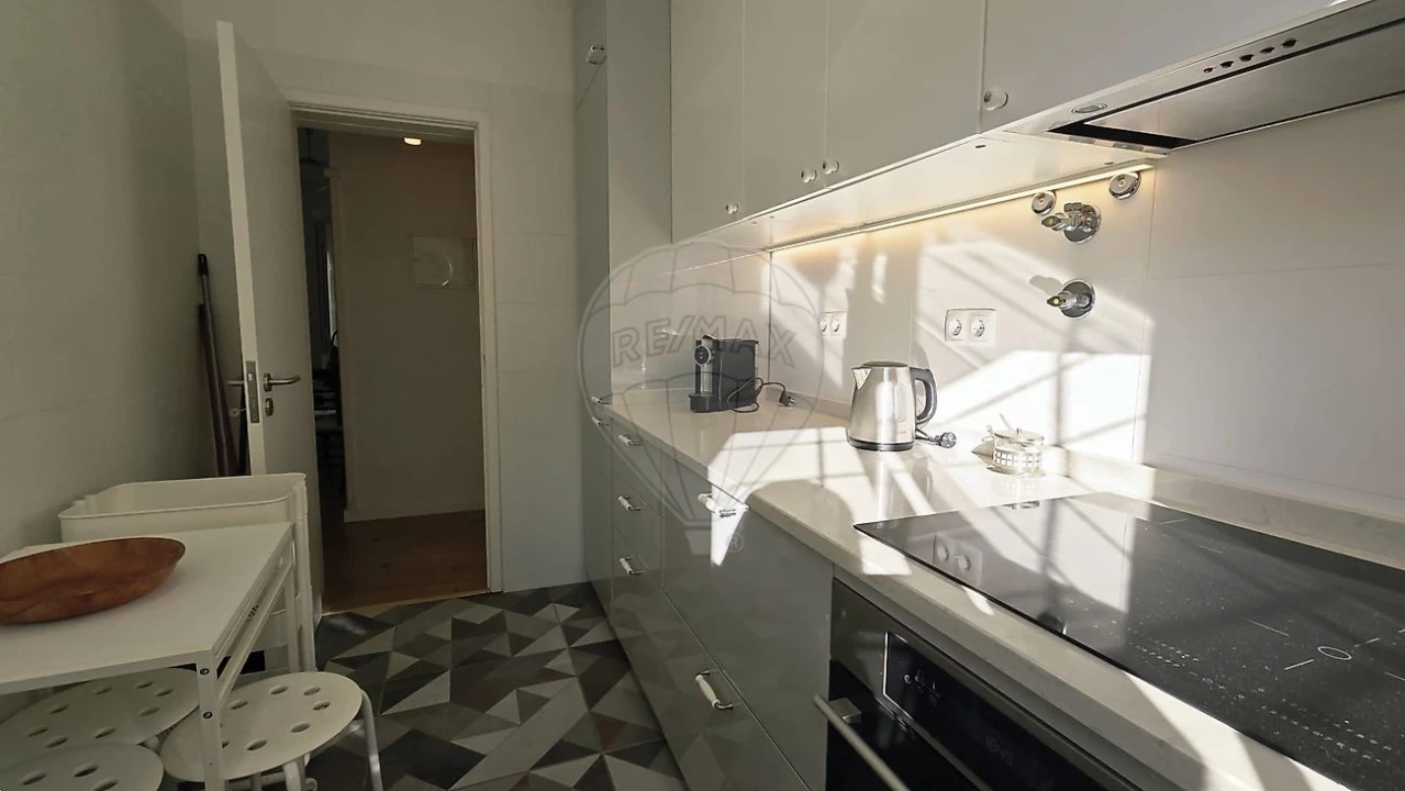 Apartamento T3 para Arrendamento em Alvalade Foto 5