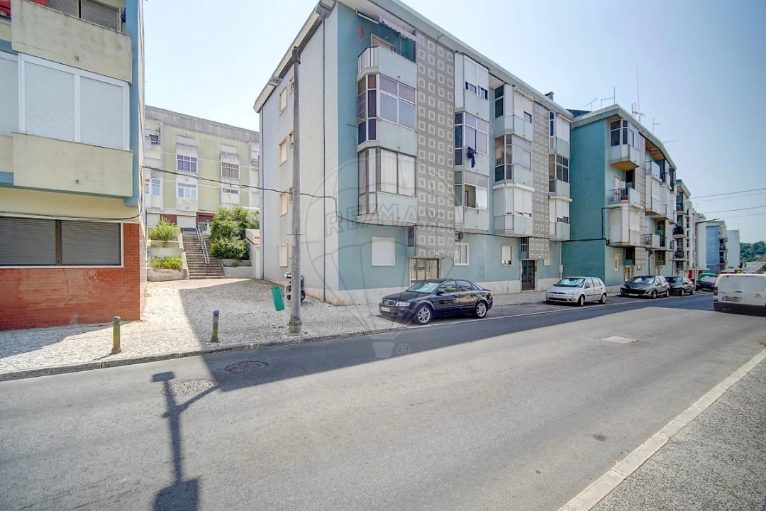 Apartamento T1 para Arrendamento em Camarate, Unhos e Apelação Foto 2
