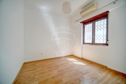 Apartamento T1 para Arrendamento em Camarate, Unhos e Apelação