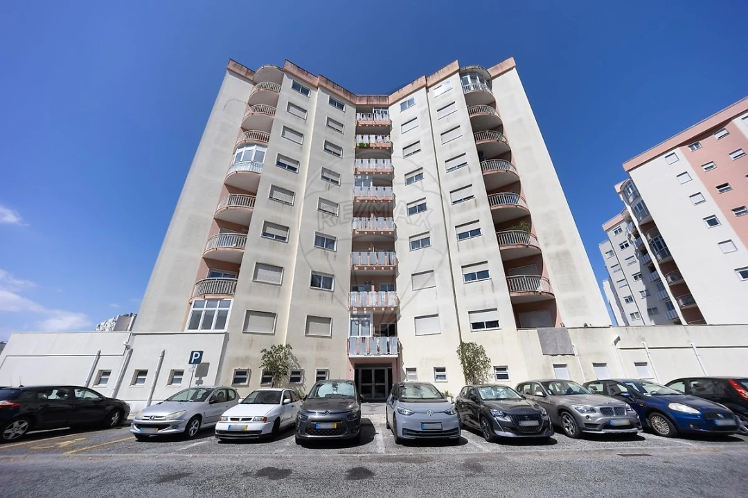 Apartamento T2 para Venda em Queluz e Belas Foto 32