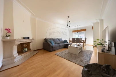 Apartamento T2 para Venda em Queluz e Belas