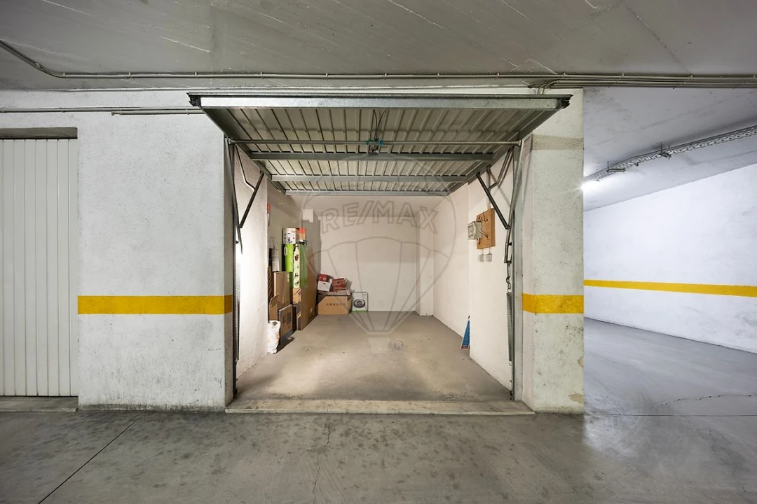 Apartamento T2 para Venda em Queluz e Belas Foto 3