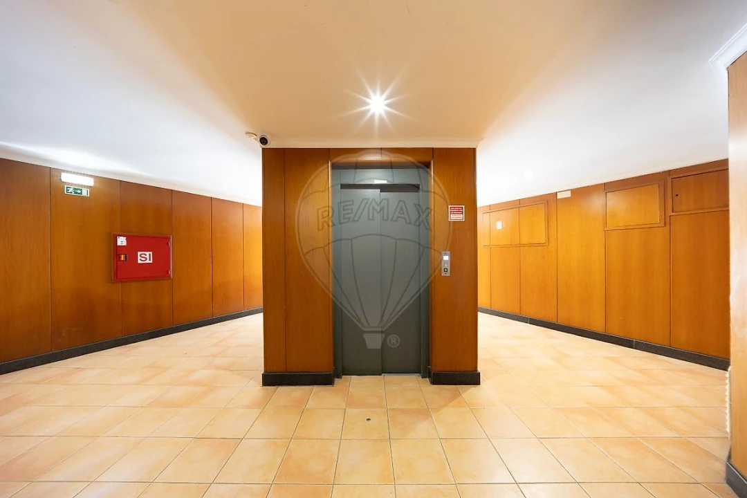 Apartamento T2 para Venda em Queluz e Belas Foto 1