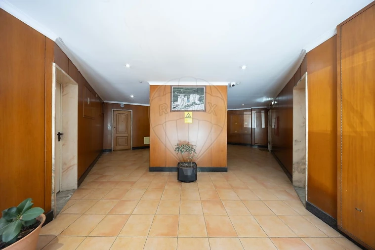 Apartamento T2 para Venda em Queluz e Belas Foto 4