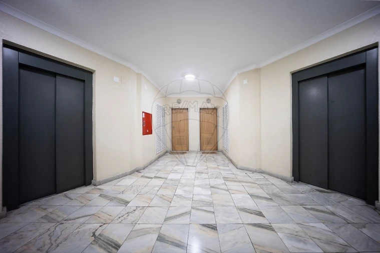 Apartamento T2 para Venda em Queluz e Belas Foto 8