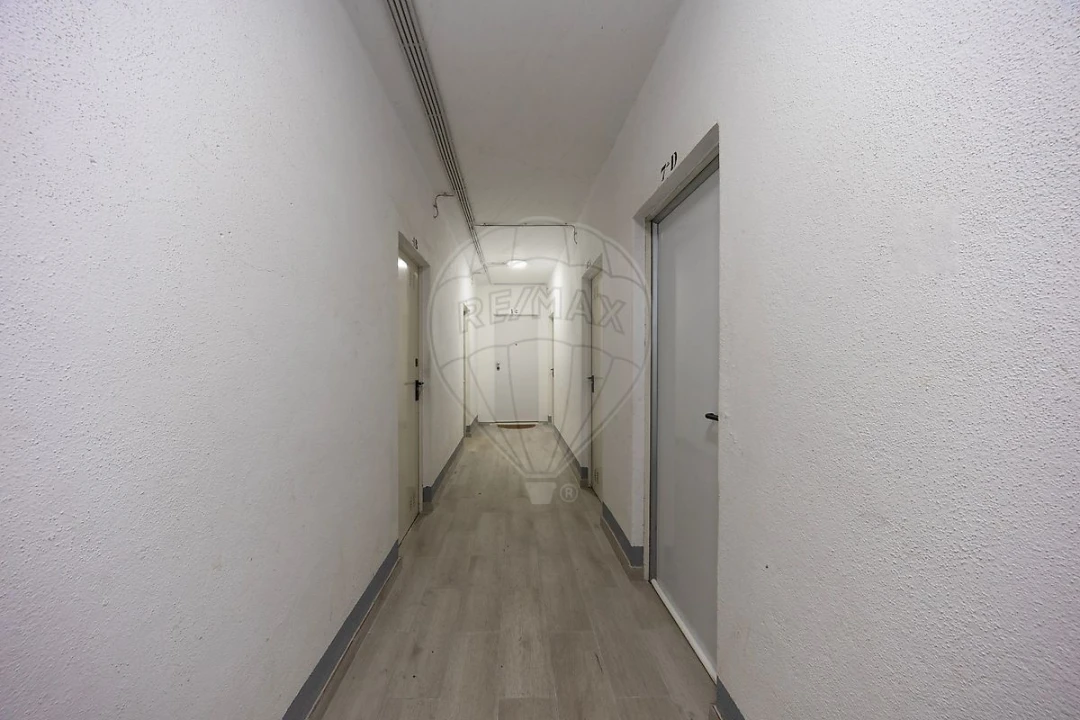 Apartamento T2 para Venda em Queluz e Belas Foto 5