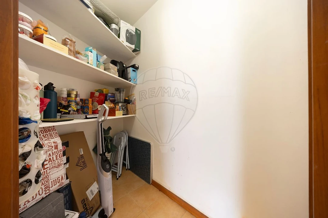 Apartamento T2 para Venda em Queluz e Belas Foto 14