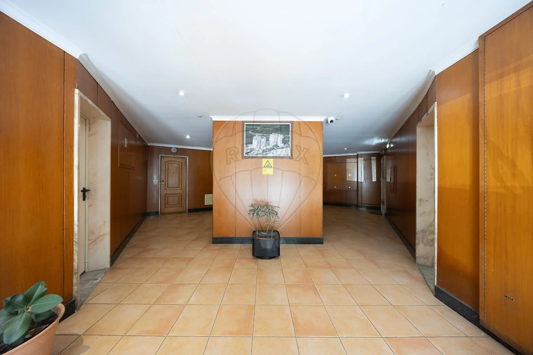 Apartamento T2 para Venda em Queluz e Belas Foto 4