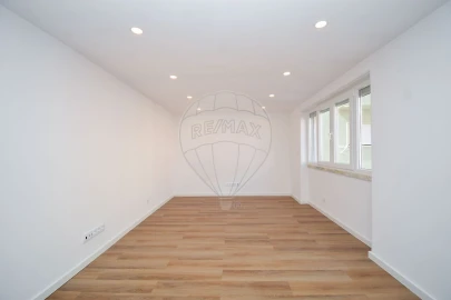 Apartamento T3 para Venda em Pontinha e Famões