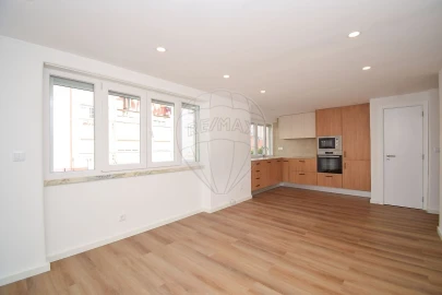 Apartamento T3 para Venda em Pontinha e Famões