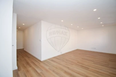 Apartamento T3 para Venda em Pontinha e Famões