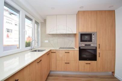Apartamento T3 para Venda em Pontinha e Famões