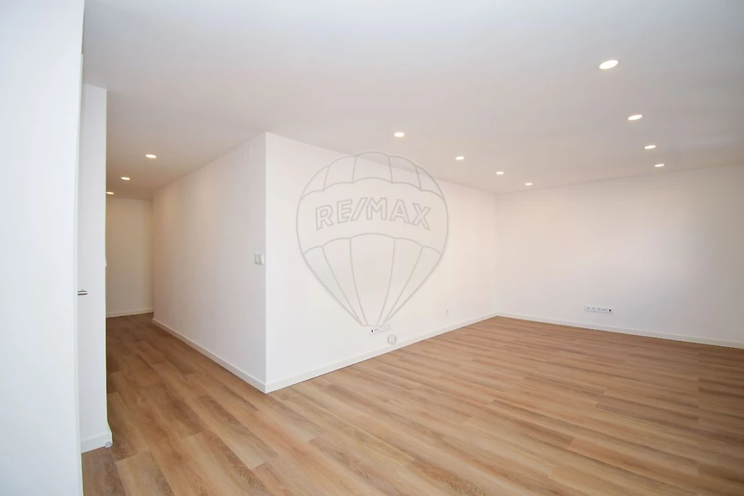 Apartamento T3 para Venda em Pontinha e Famões Foto 4