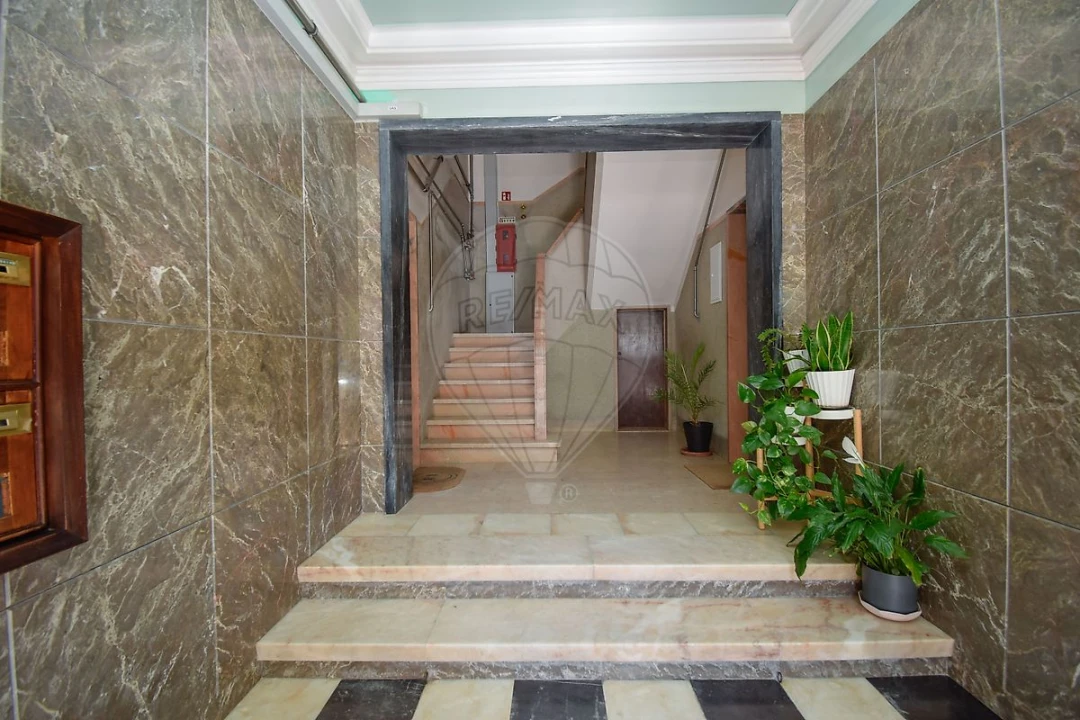 Apartamento T3 para Venda em Pontinha e Famões Foto 8