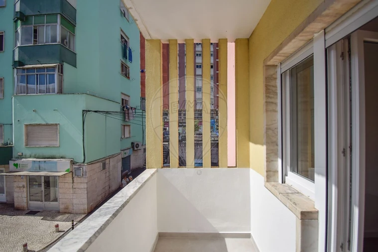 Apartamento T3 para Venda em Pontinha e Famões Foto 6