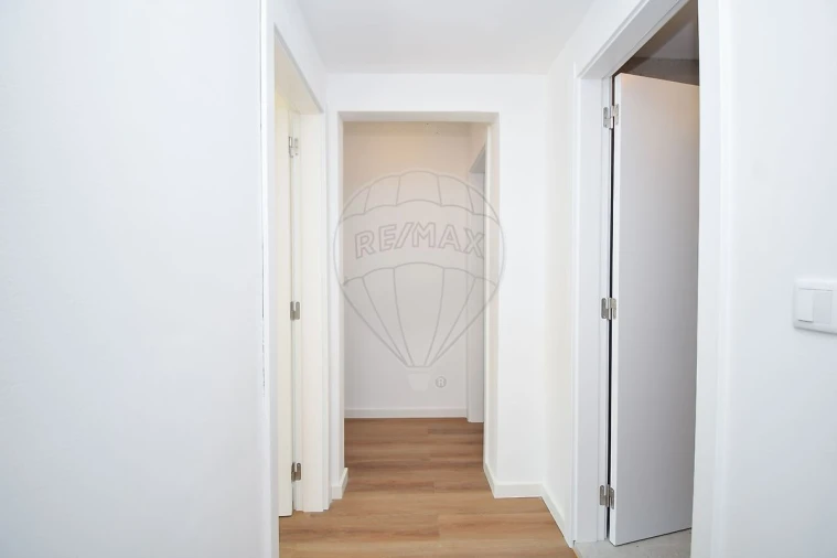 Apartamento T3 para Venda em Pontinha e Famões Foto 14