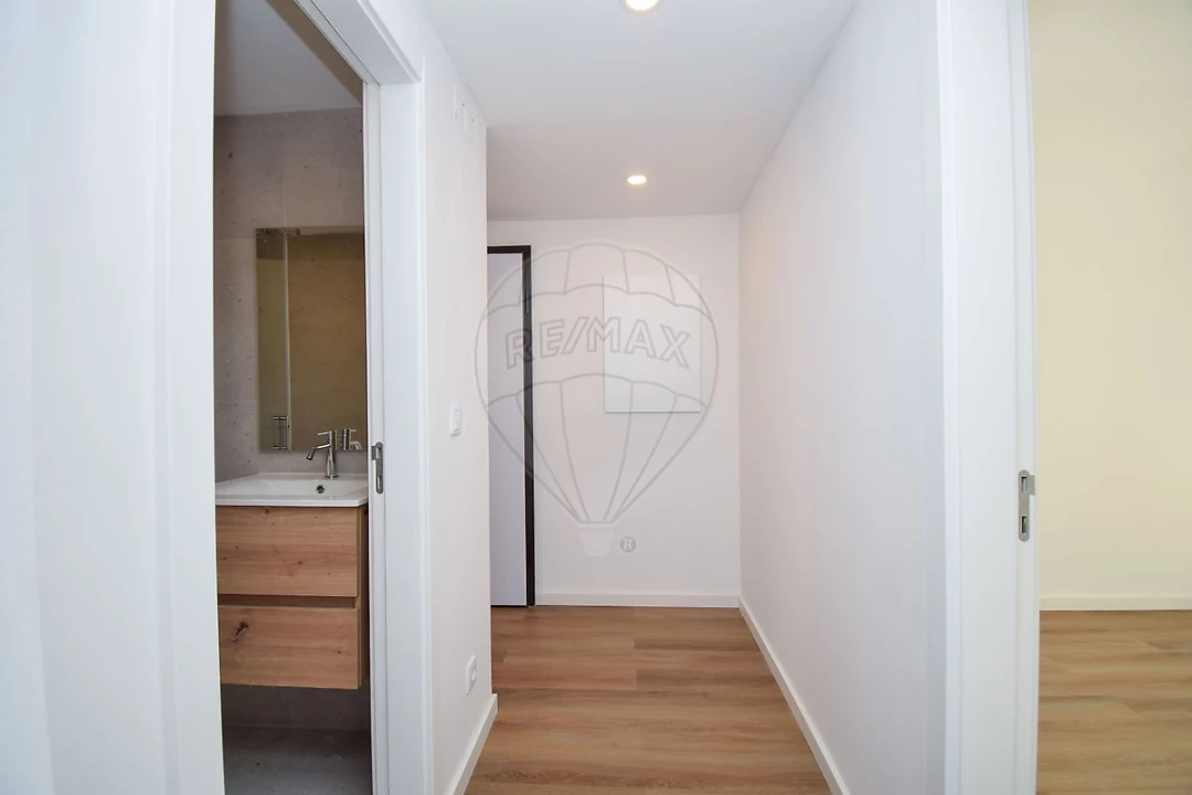 Apartamento T3 para Venda em Pontinha e Famões Foto 2