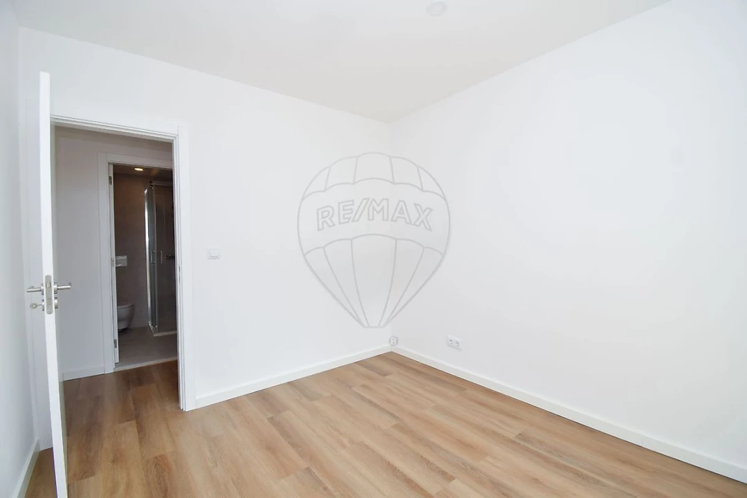 Apartamento T3 para Venda em Pontinha e Famões Foto 12
