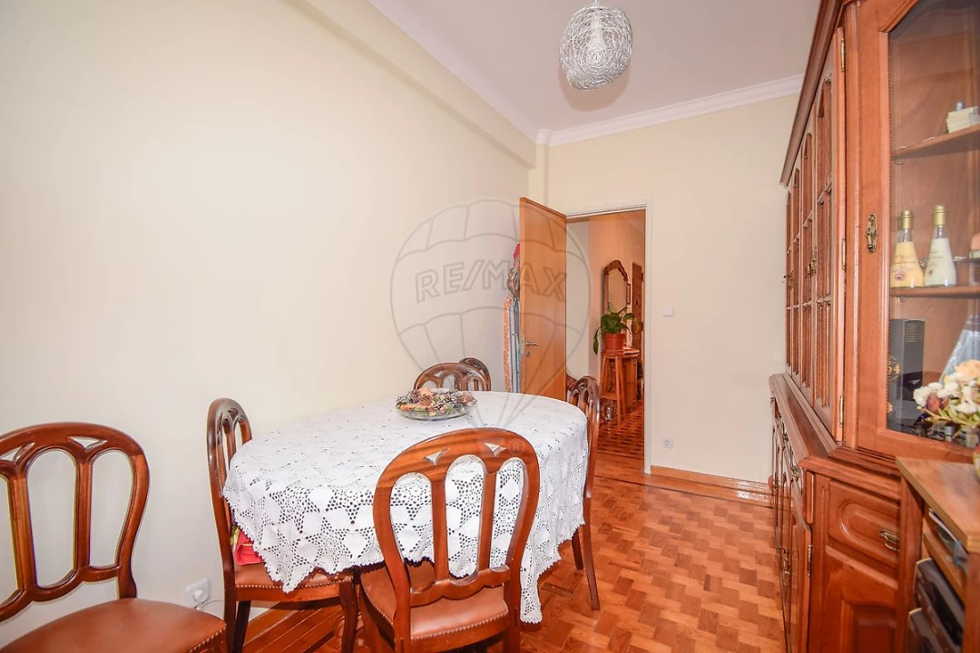 Apartamento T3 para Venda em Agualva e Mira-Sintra Foto 8