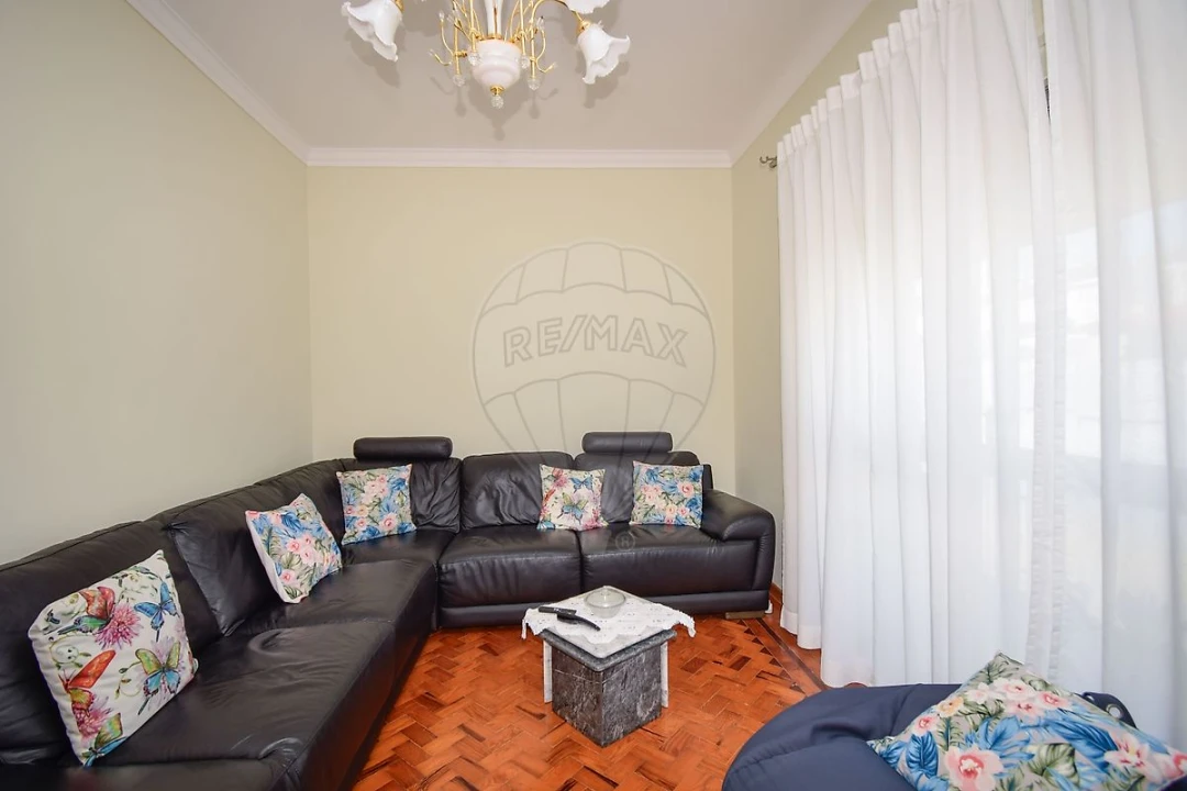 Apartamento T3 para Venda em Agualva e Mira-Sintra Foto 2