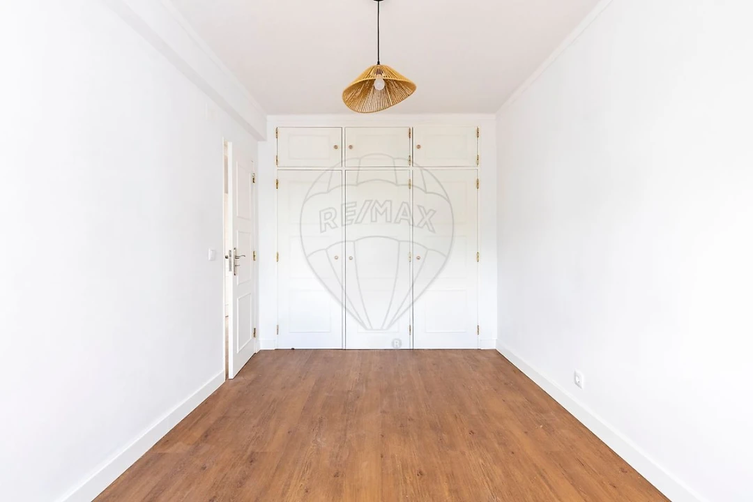 Apartamento T2 para Venda em Miragaia e Marteleira Foto 8