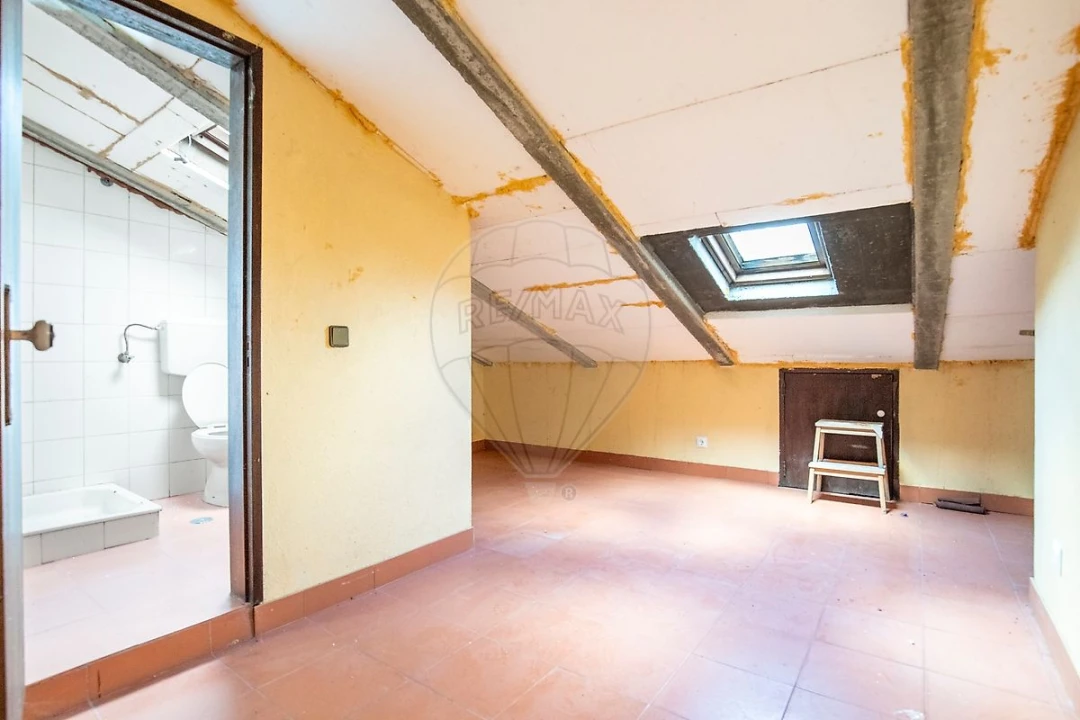 Apartamento T2 para Venda em Miragaia e Marteleira Foto 15