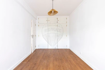 Apartamento T2 para Venda em Miragaia e Marteleira