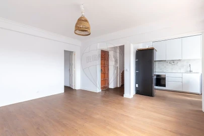 Apartamento T2 para Venda em Miragaia e Marteleira