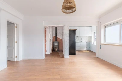 Apartamento T2 para Venda em Miragaia e Marteleira